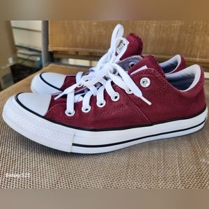Converse All Star ● Size 8 ● Maroon